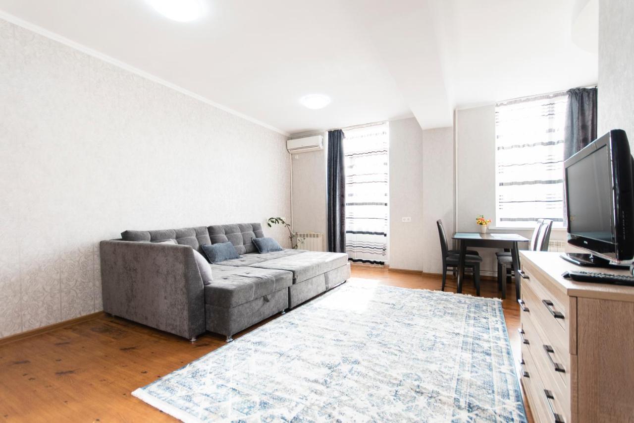Comfortable Apartment In The Golden Square. Almatý Exterior foto