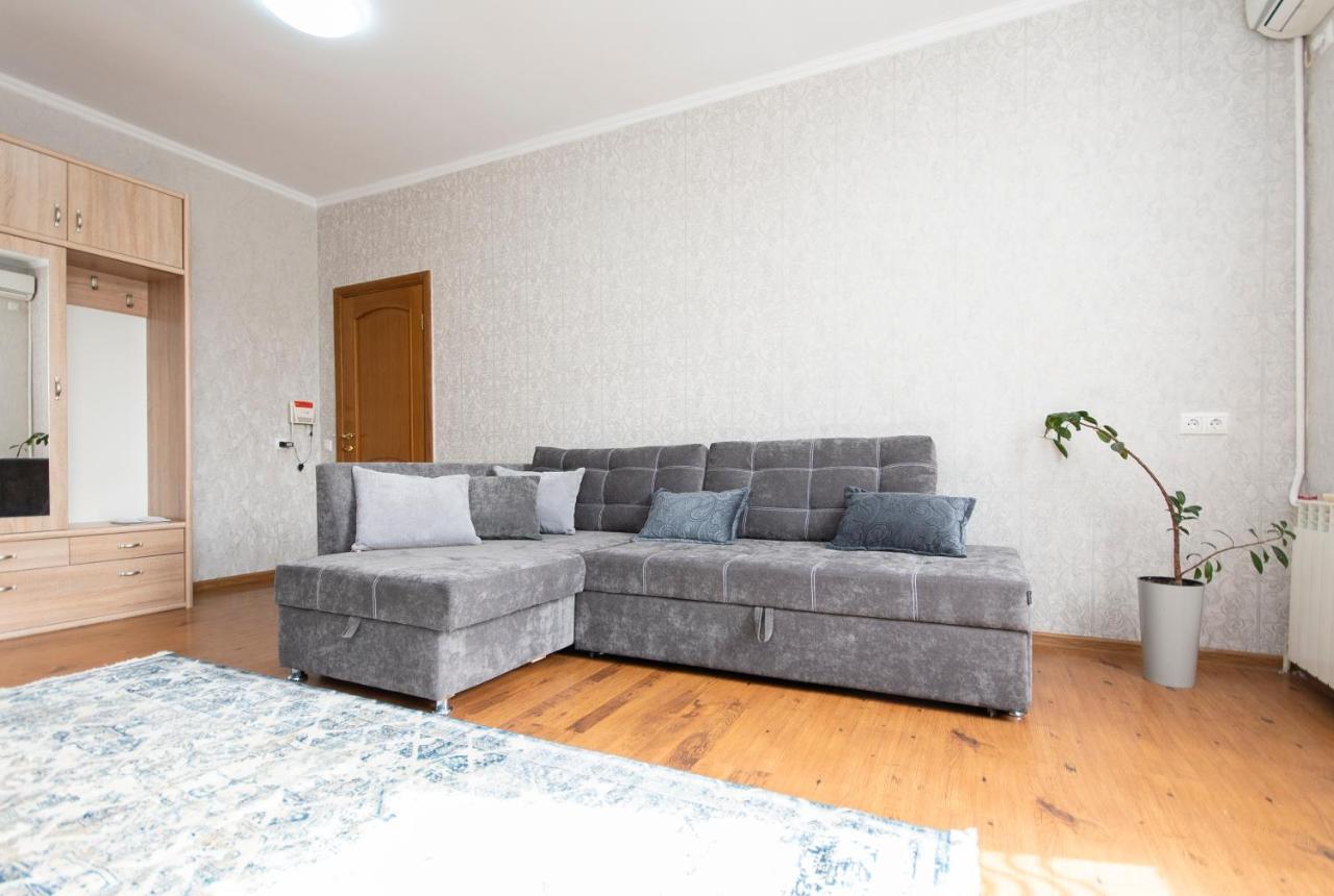 Comfortable Apartment In The Golden Square. Almatý Exterior foto