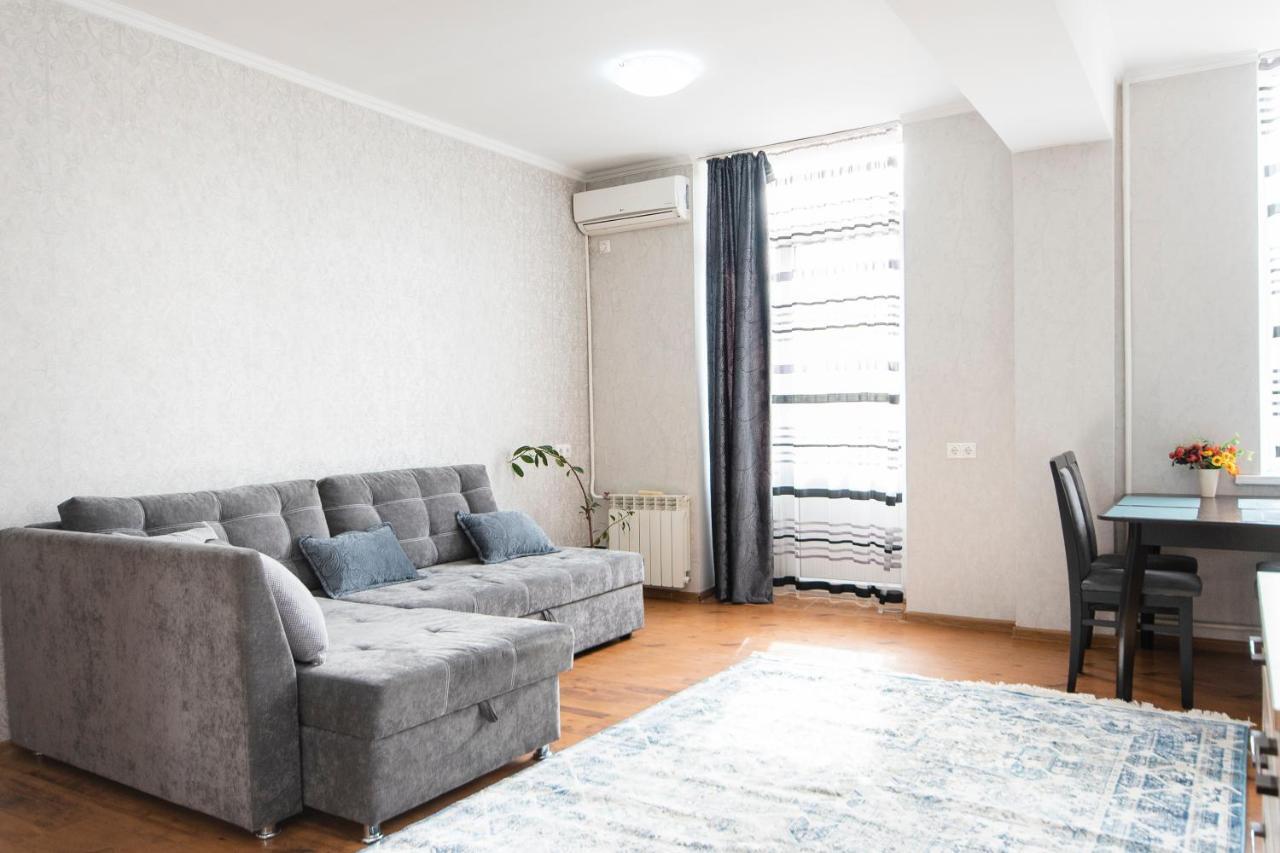 Comfortable Apartment In The Golden Square. Almatý Exterior foto